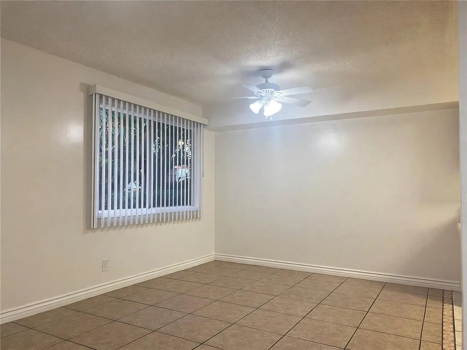2 bed, 1036 sqft, $2,790 — Photo 4