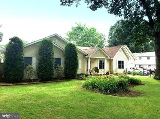 7567 Beach Dr, Pasadena, MD 21122