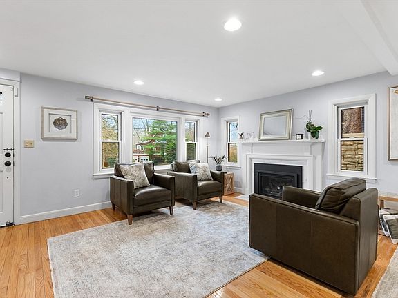 3rd image of 46 Bridge St