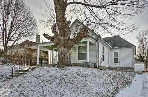 2nd image of 721 Everett Ave