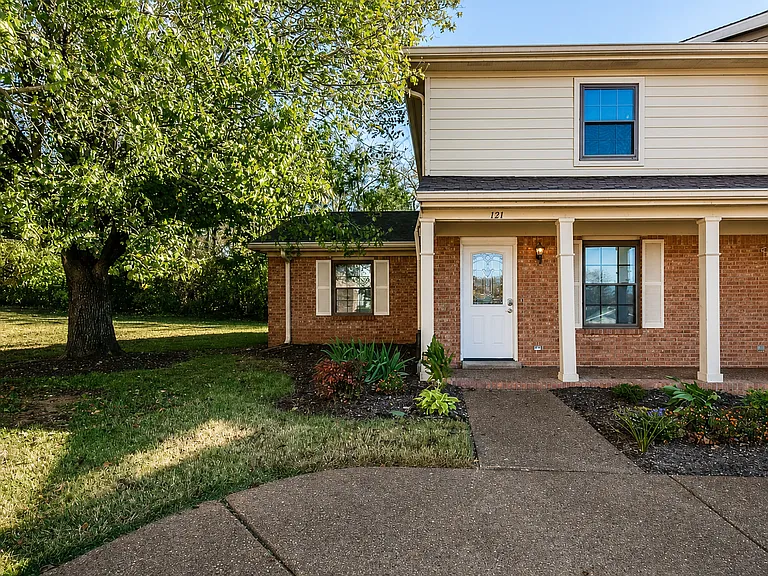 121 Ellington Pl — Photo 1