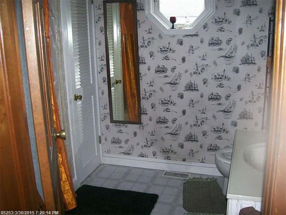 4th image of 4 Cove Ave