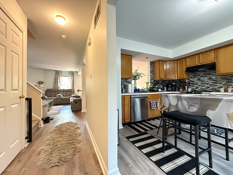 120 Village Dr — Photo 7