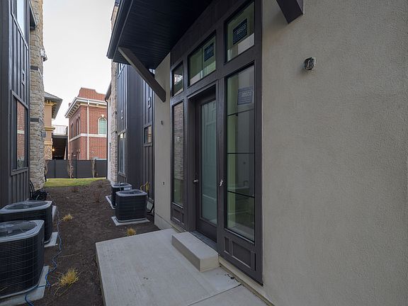 4th image of 250 S Main St #9