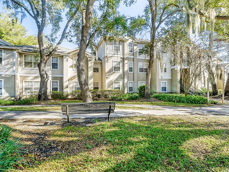 Wellington Apartments — Photo 11