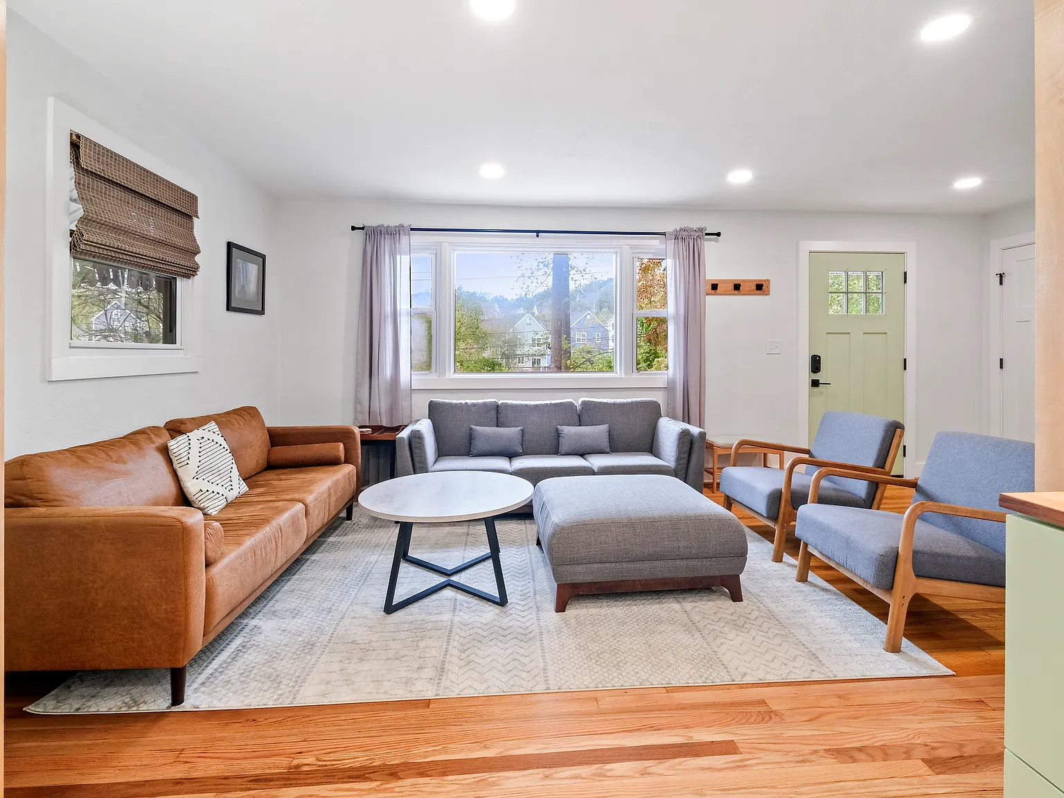 2 bed, 960 sqft, $3,075 — Photo 4