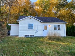 11 Mase Rd, Lake Hopatcong, NJ 07849