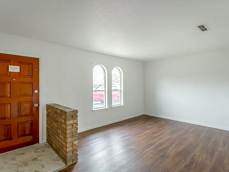 5770 Taggart Drive — Photo 2