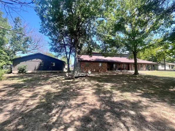 908 Grandview Ln, Henryetta, OK 74437