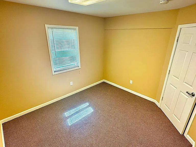 2251 Roswell Rd — Photo 13