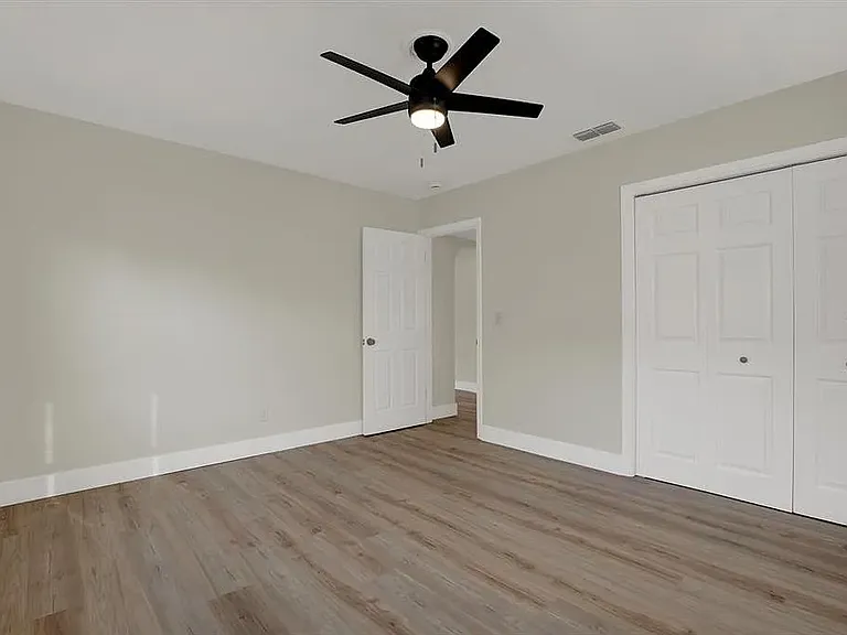 1352 Parkwood St — Photo 5