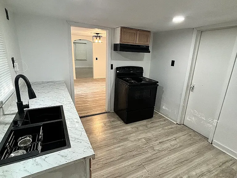 836 Grady St S — Photo 3