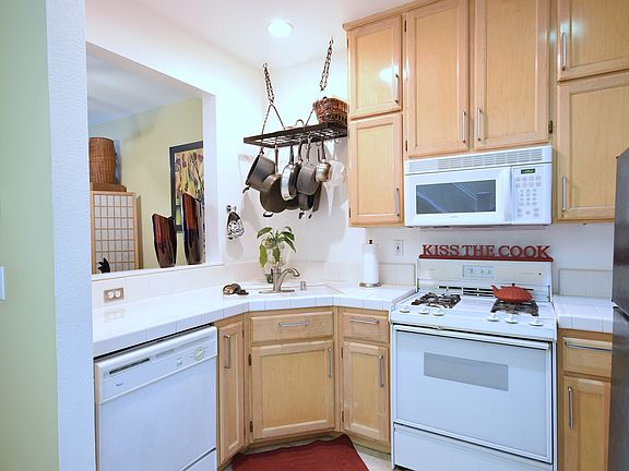 4th image of 608 Atherton Pl