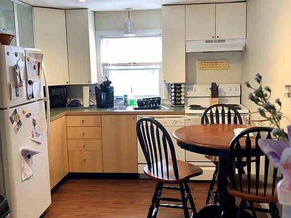 4th image of 33 Mullin Ave APT 1