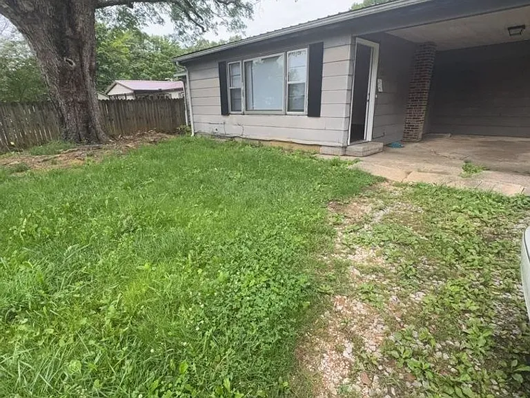 1267 Phillips Dr — Photo 17