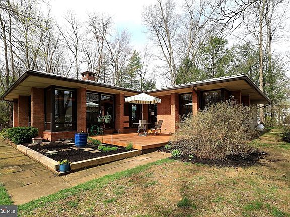 2nd image of 219 Ronan Dr
