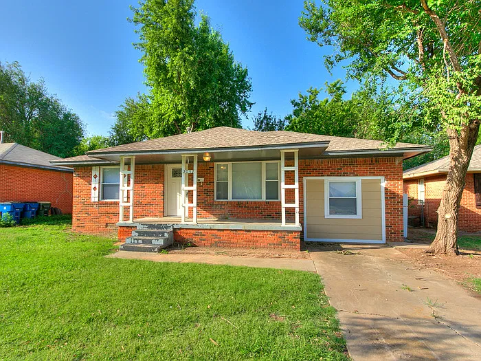 3 bed, 1.5 bath, 1026 sqft, $1,350 — Photo 2