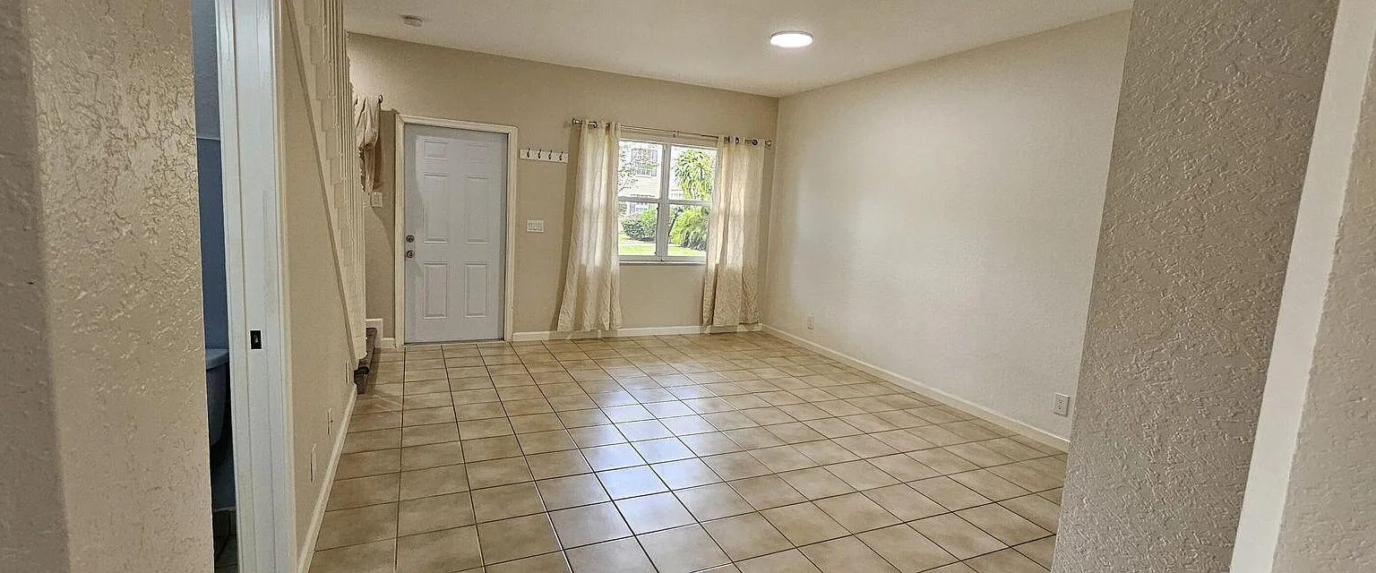 2 bed, 2.5 bath, 1062 sqft, $3,200 — Photo 2