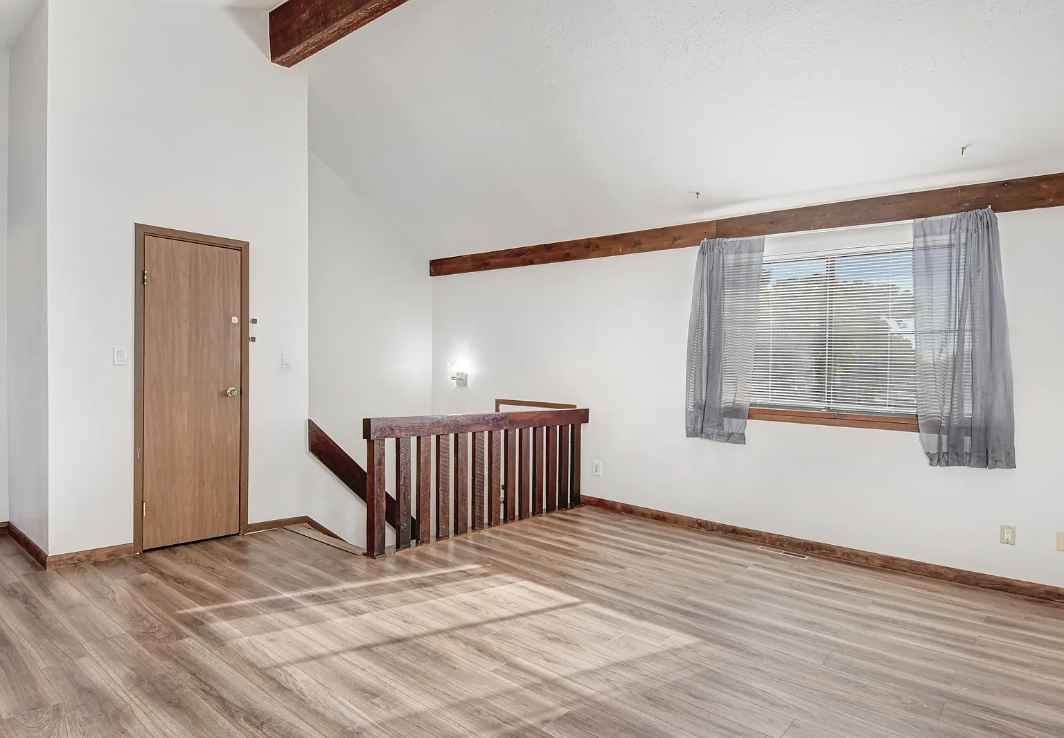 3 bed, 1.5 bath, 1200 sqft, $2,100 — Photo 3