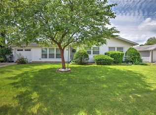 129 Canterbury Dr, Decatur, IL 62526