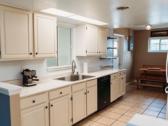 3rd image of 1813 S Hudson Cir
