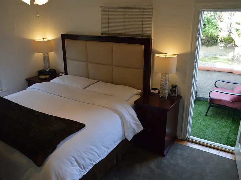 1203 S Rimpau Blvd — Photo 72