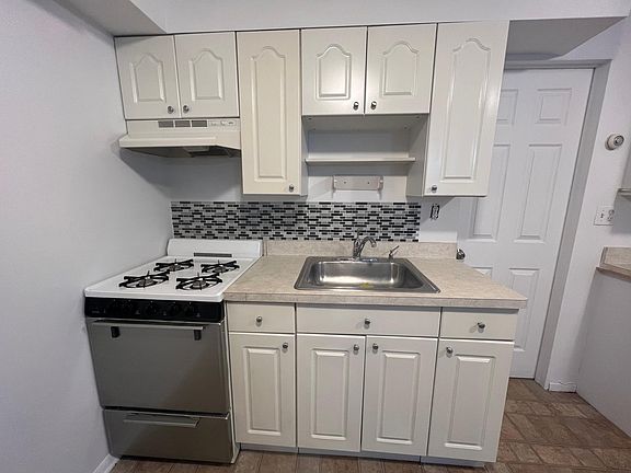2nd image of 165 Bay 47th St Floor 1