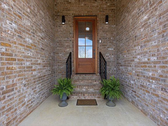 4th image of 1153 Essex Dr