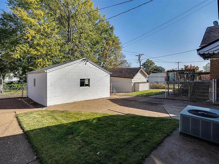 3835 Burgen Ave — Photo 23