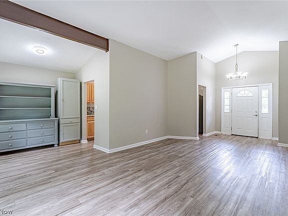 5th image of 23823 Beaumont Dr