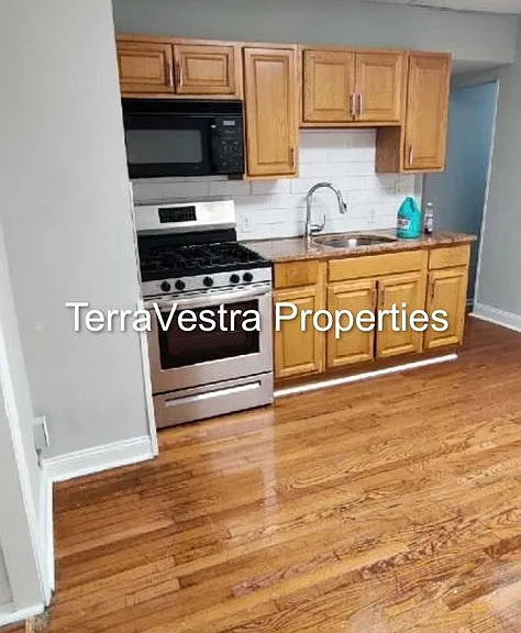 411 Market St — Photo 2