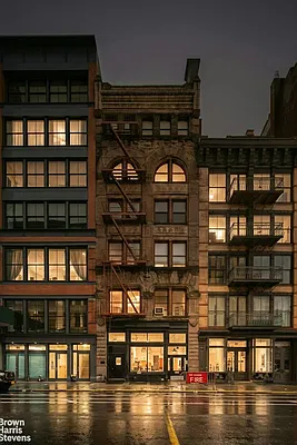 Building, photo 1