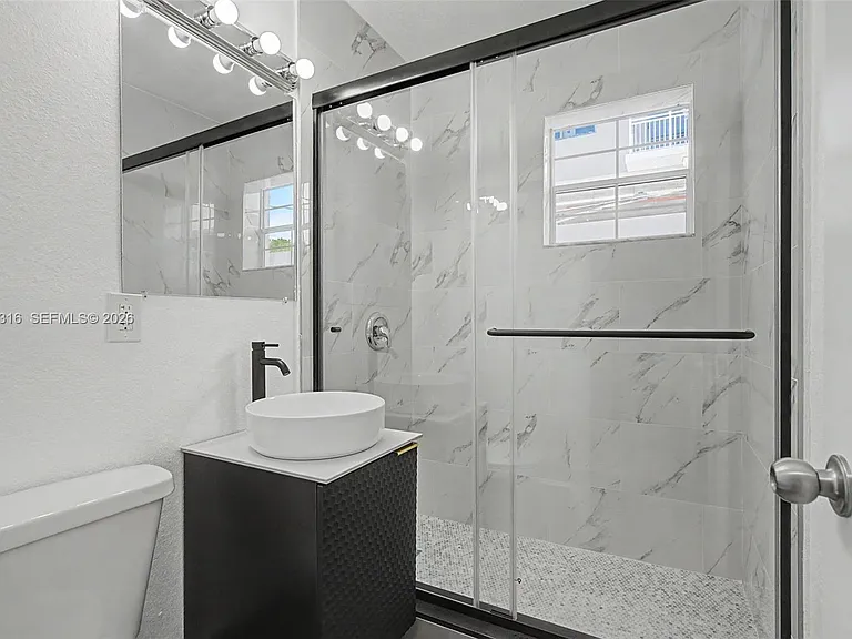 3170 SW 16th St #10 — Photo 6