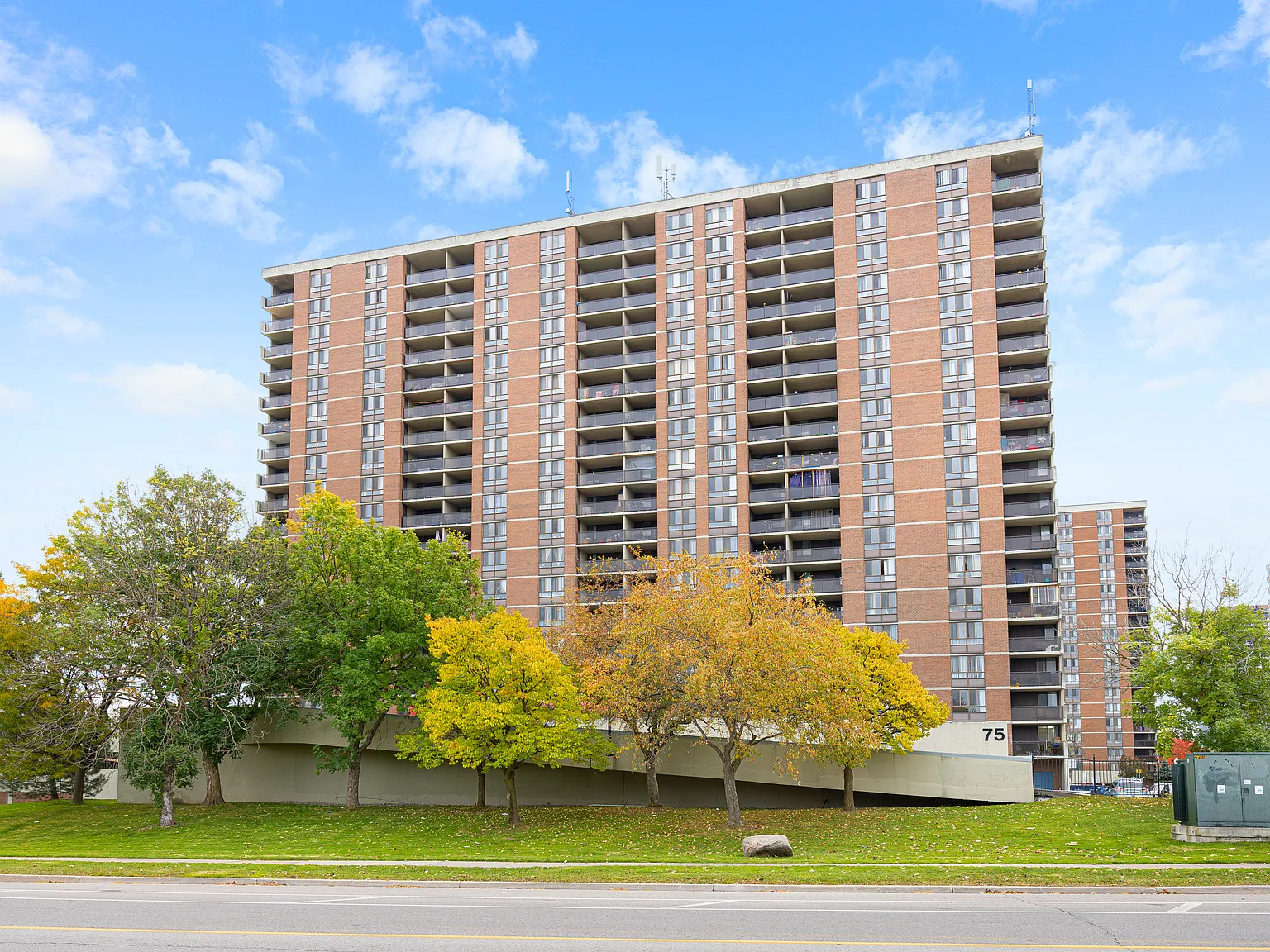 75 Charolais Boulevard — Photo 3