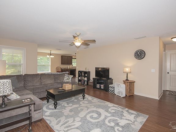 5th image of 18 Deer Trail Ct