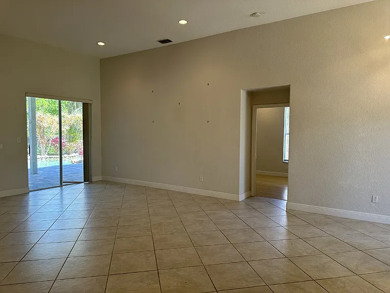 130 Oyster Pl — Photo 15