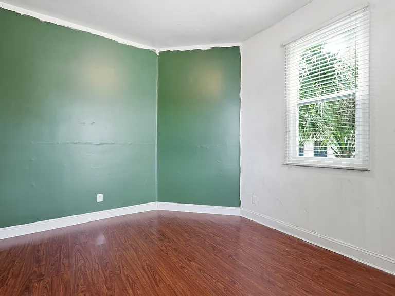 309 W 41st St #B — Photo 12