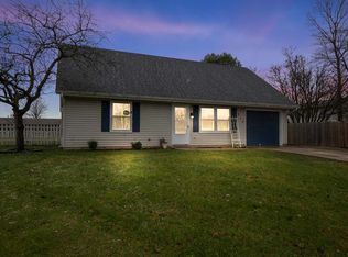 915 Lighthouse Ct, Fort Wayne, IN 46819
