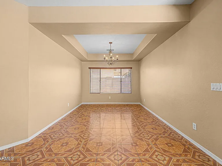 5329 W La Salle St — Photo 13