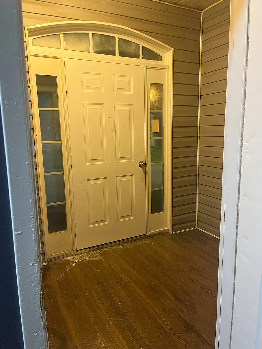 Foyer - 912A Adams St #A
