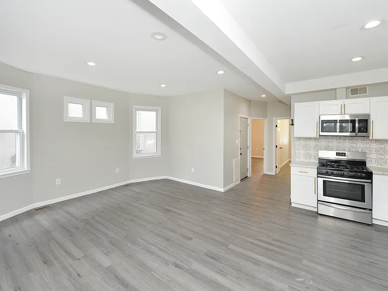 23 Bayview Ave #1 — Photo 3