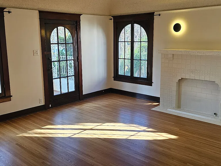 218 1/2 N Kenmore Ave — Photo 5