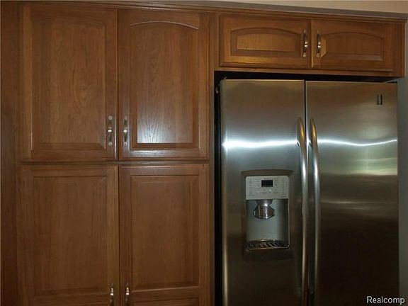 5th image of 745 Saint Johns St