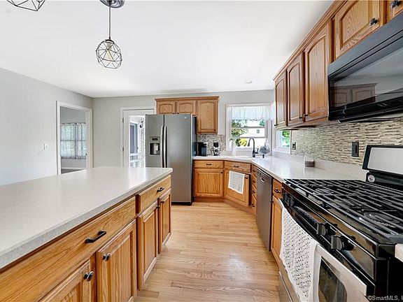 4th image of 11 Greenfield Ave