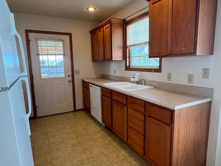 1226 Bluegrass Rd — Photo 6
