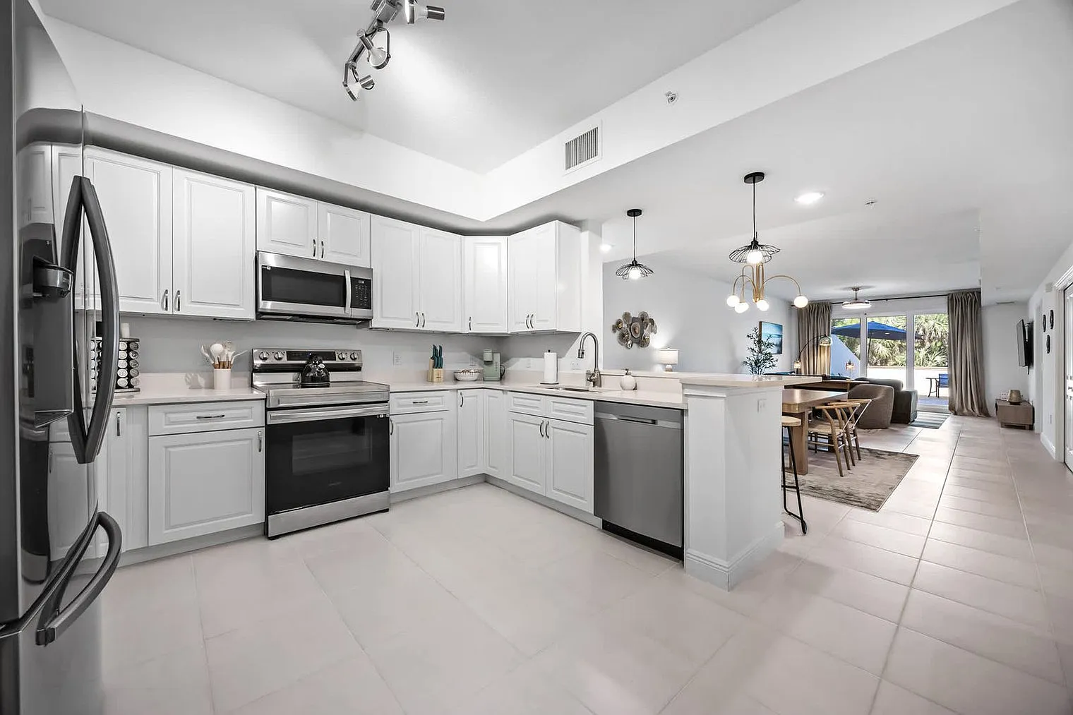 2 bed, 2.0 bath, 1410 sqft, $3,245 — Photo 3