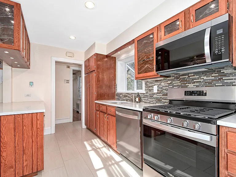 17 Haven Ave — Photo 12