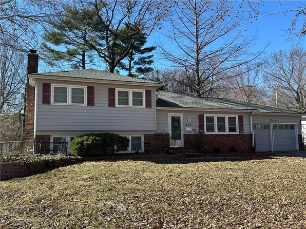 9624 Woodson Dr, Overland Park, KS 66207