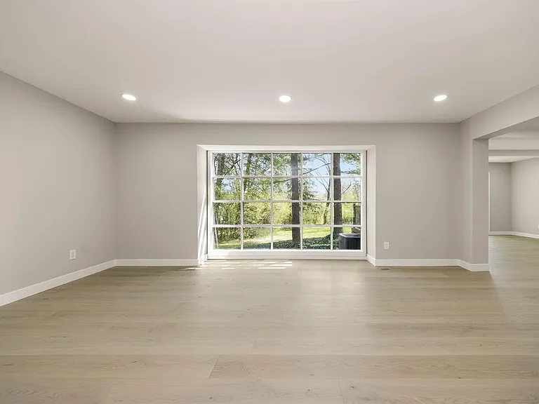 5240 Clarendon Crest St — Photo 16