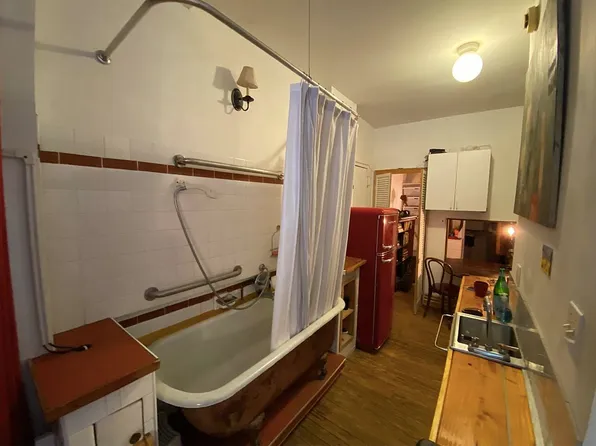 204 E 7th St #G2, New York, NY 10009